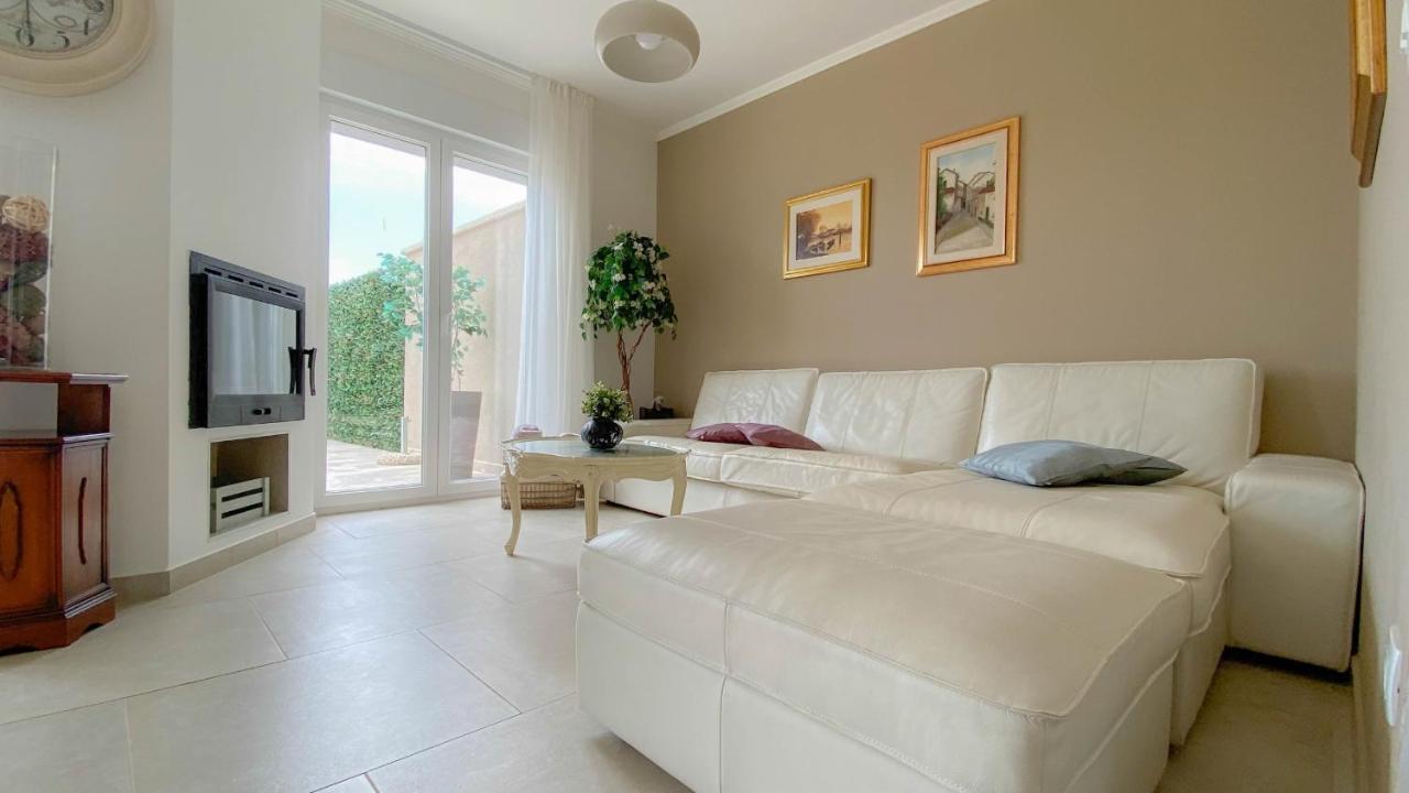 Casa Hana Buzinija Bagian luar foto